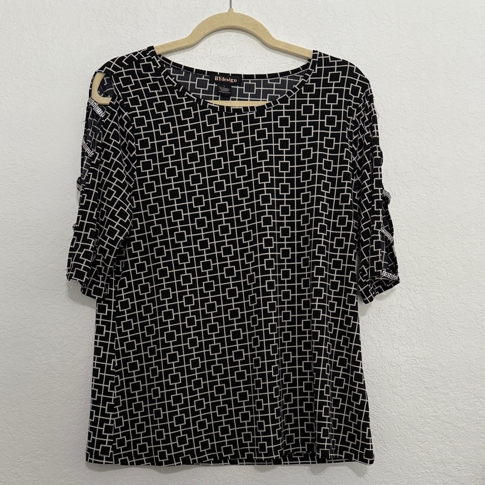 Elegant Black and White Patterned Blouse